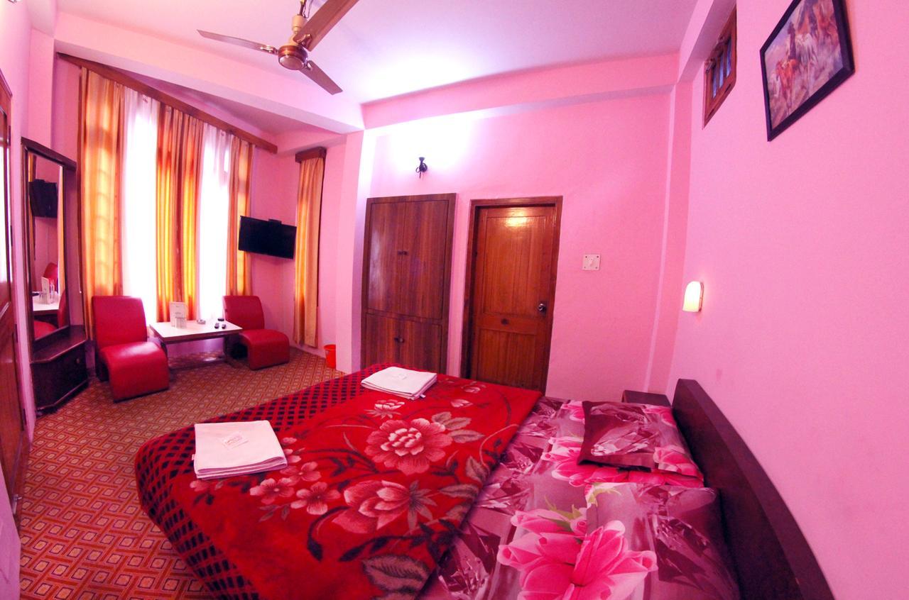 Hotel Aroma Classic Кулу Экстерьер фото