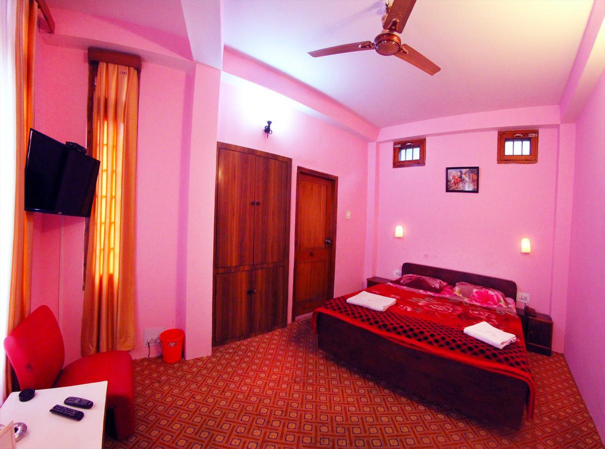Hotel Aroma Classic Кулу Экстерьер фото